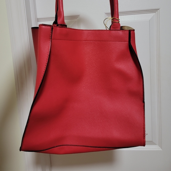 Elizabeth Arden Red Tote Shoulder Bag w Black Pom Pom Bag Charm. - Picture 2 of 7